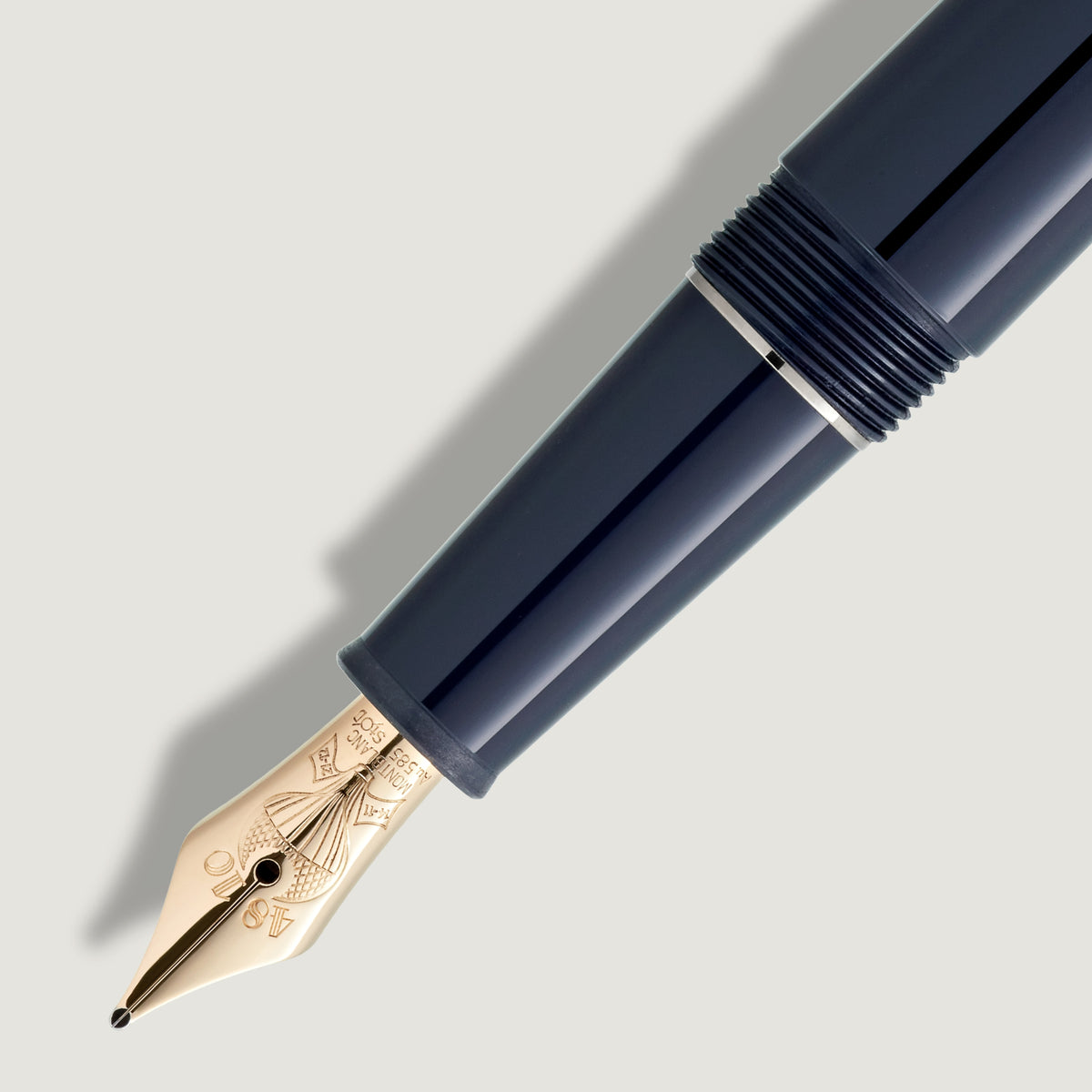 Meisterstück Around the World in 80 Days Classique Fountain Pen